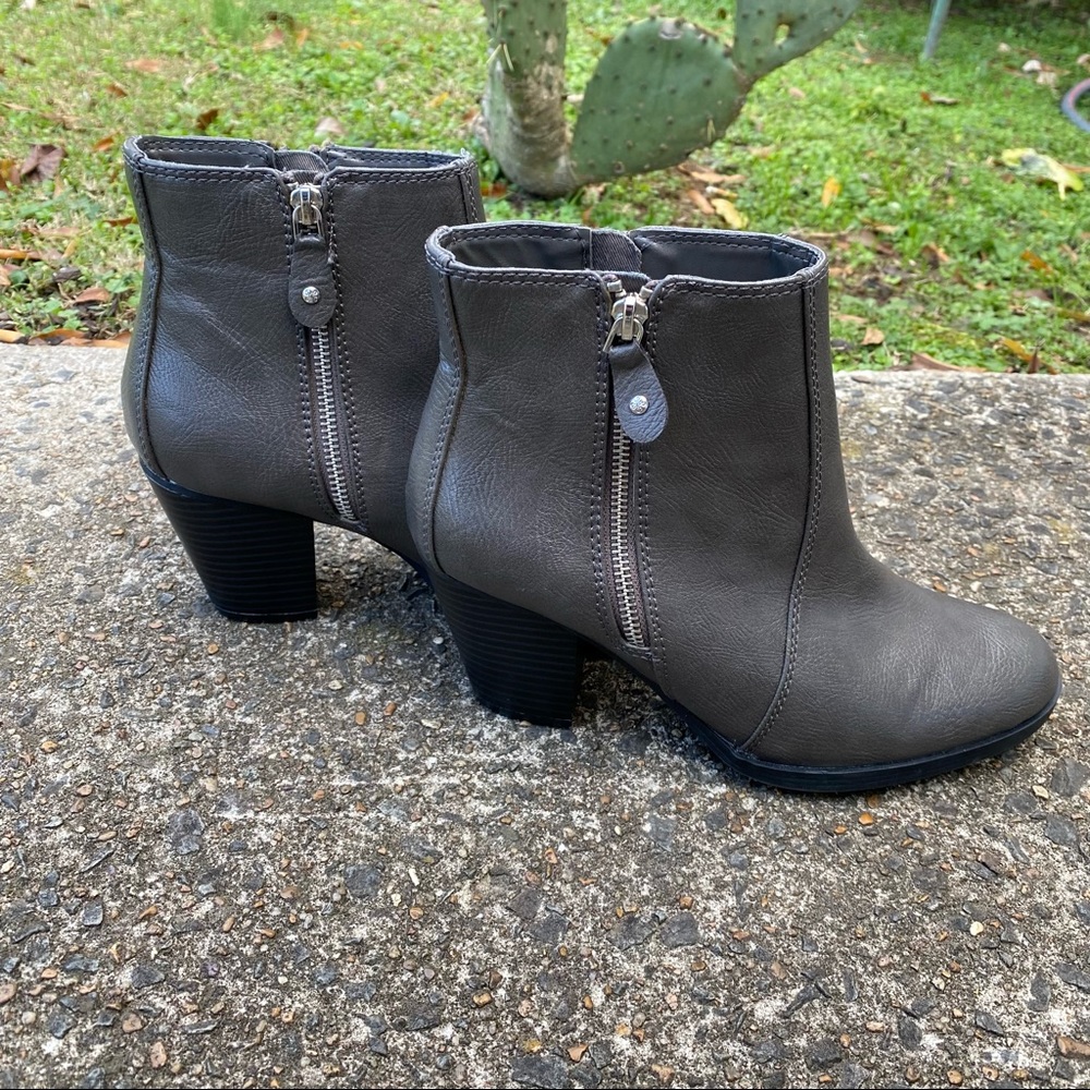 Simply Vera Vera Wang grey ankle booties